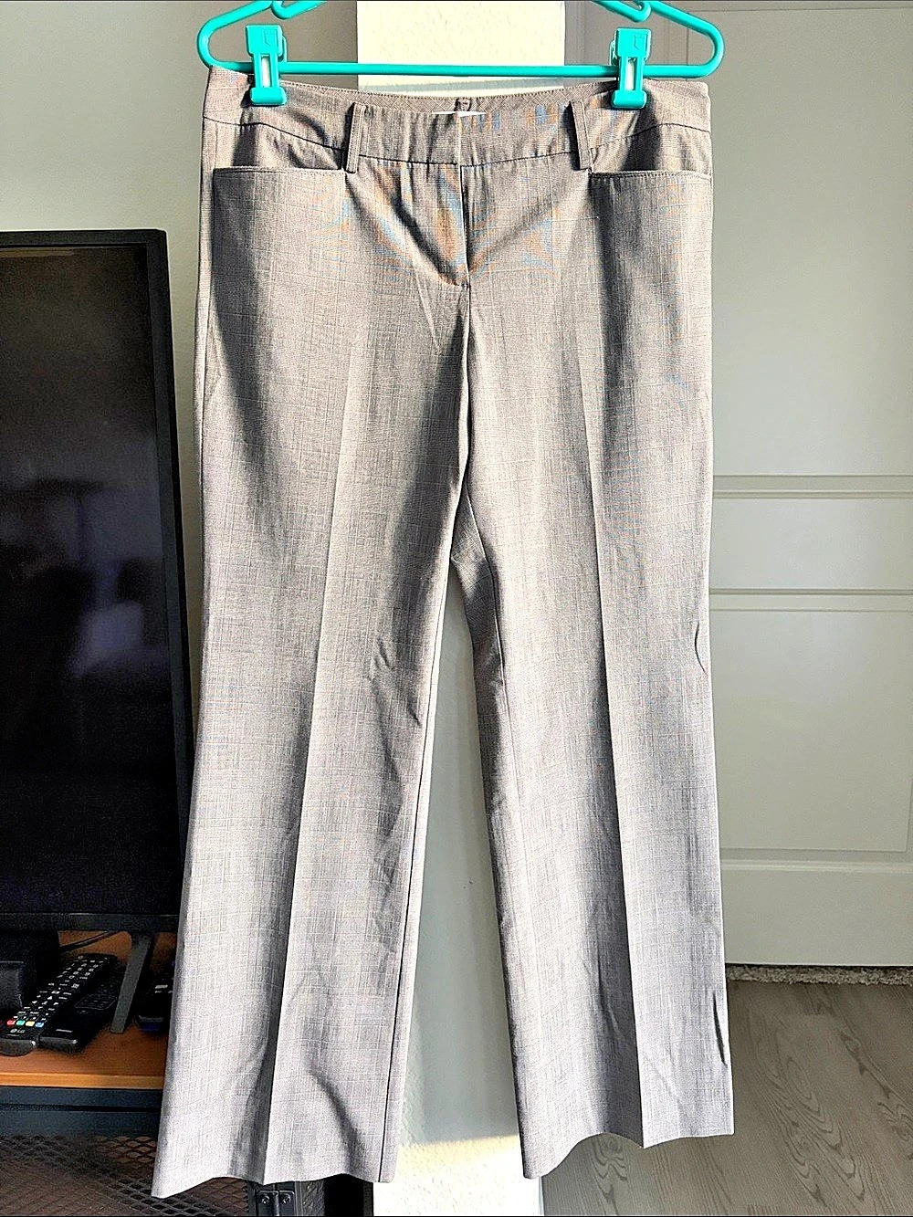 New York & Company Plaid Straight Leg Pants in Gray & White Size 8P